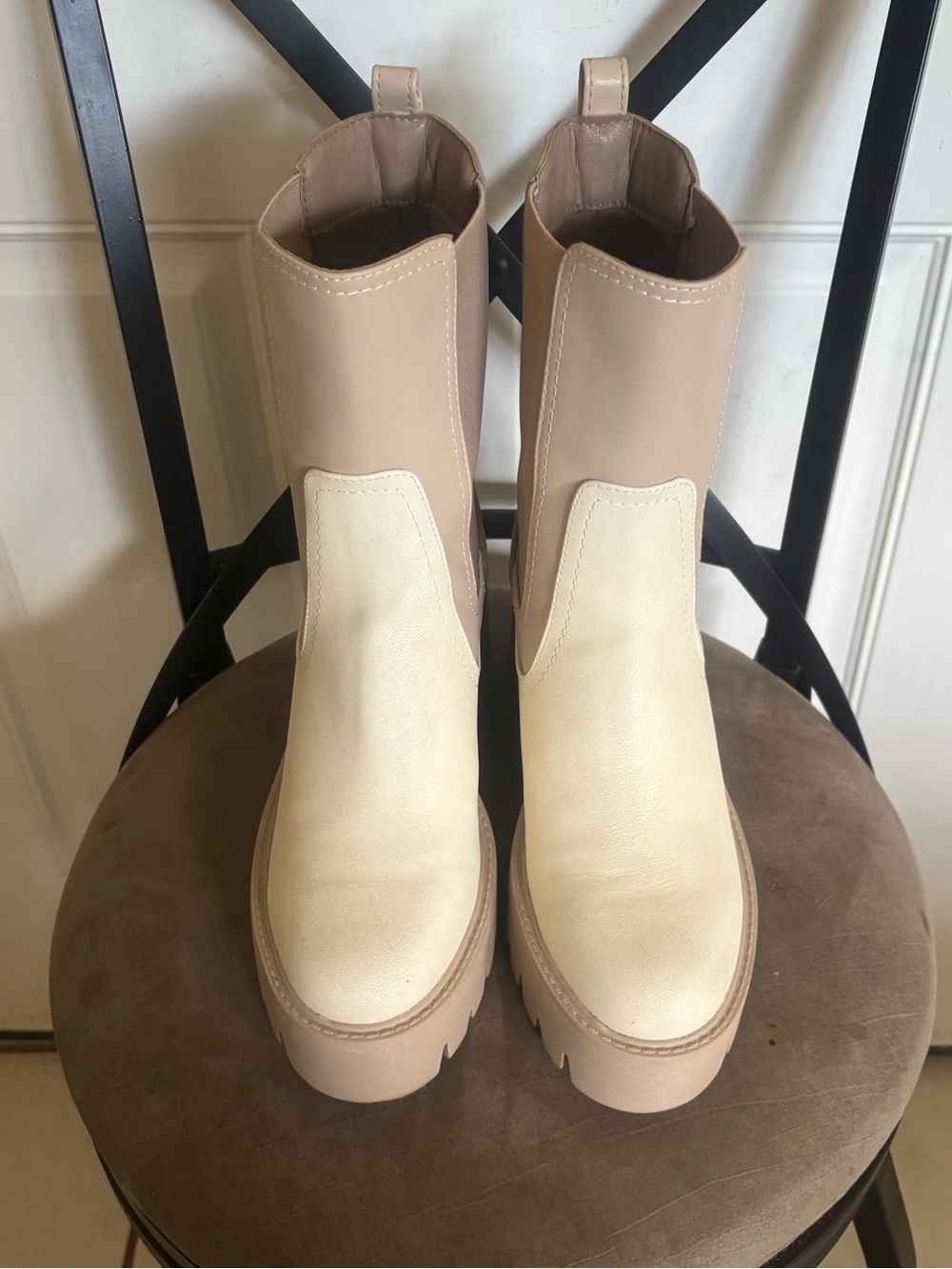 8.5 MIA Remi Beige/Bone Color block Mid Shaft Pull-On Lug Sole Boots.  In EUC!